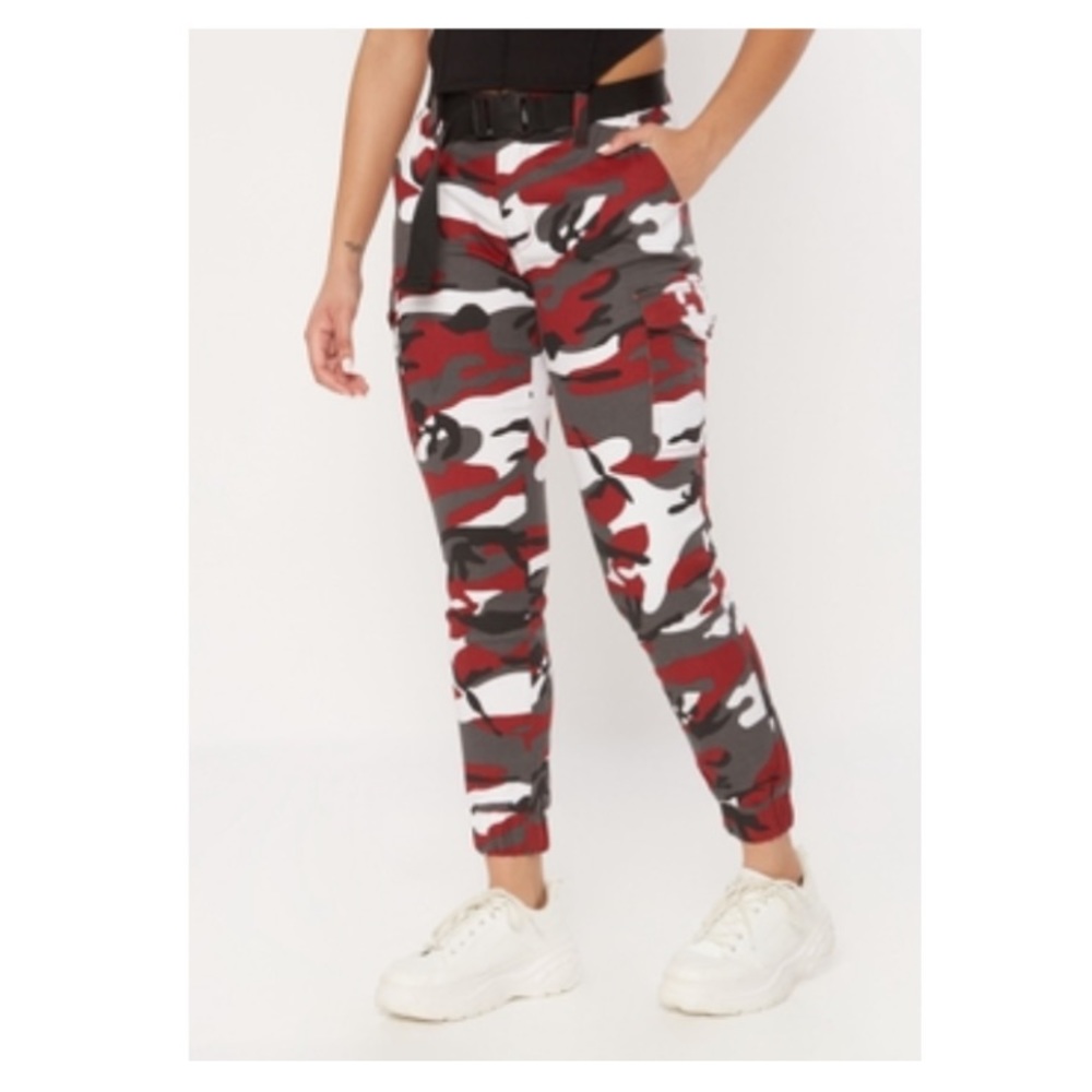 Almost famous Red Camo Print Twill Cargo Joggers - size L